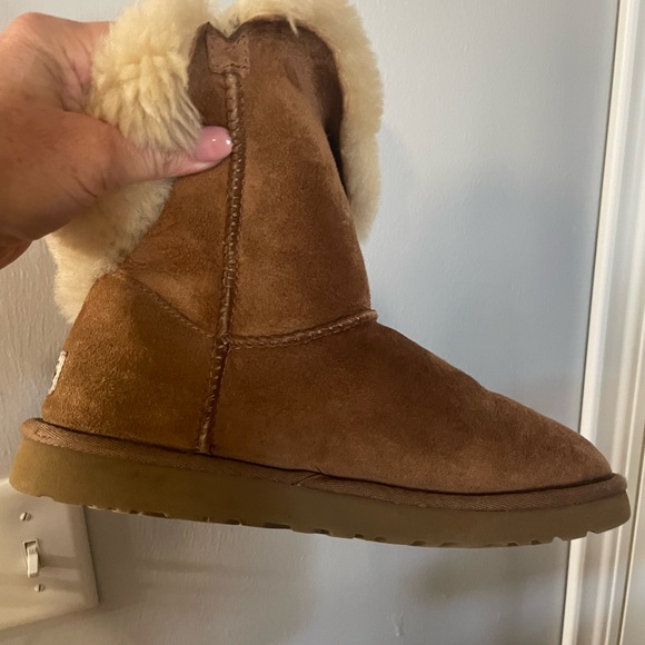 rarely worn uggs - Picture 3 of 6